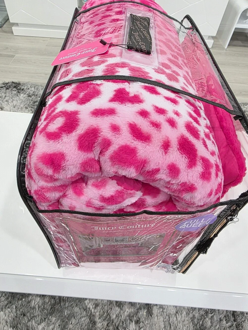 Juicy Couture QUEEN 4 Piece Pink Leopard Faux Fur Comforter Set New Viral